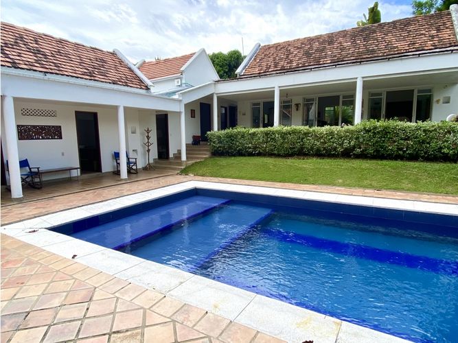Casa de 4 alcobas en venta en Ricaurte, 300 m² · foto 2 de 10