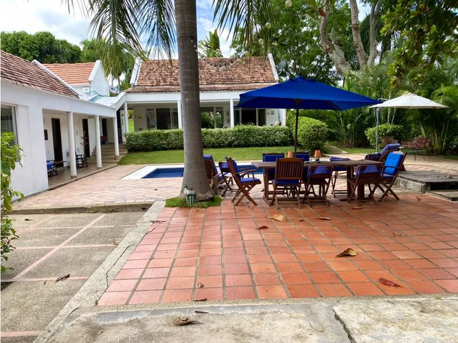 Casa de 4 alcobas en venta en Ricaurte, 300 m² · foto 3 de 10