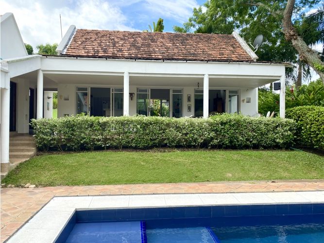Casa de 4 alcobas en venta en Ricaurte, 300 m² · foto 4 de 10