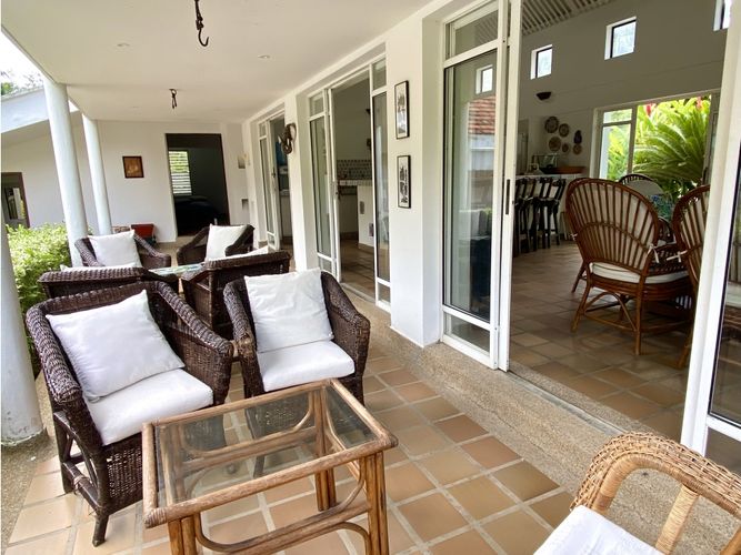 Casa de 4 alcobas en venta en Ricaurte, 300 m² · foto 5 de 10