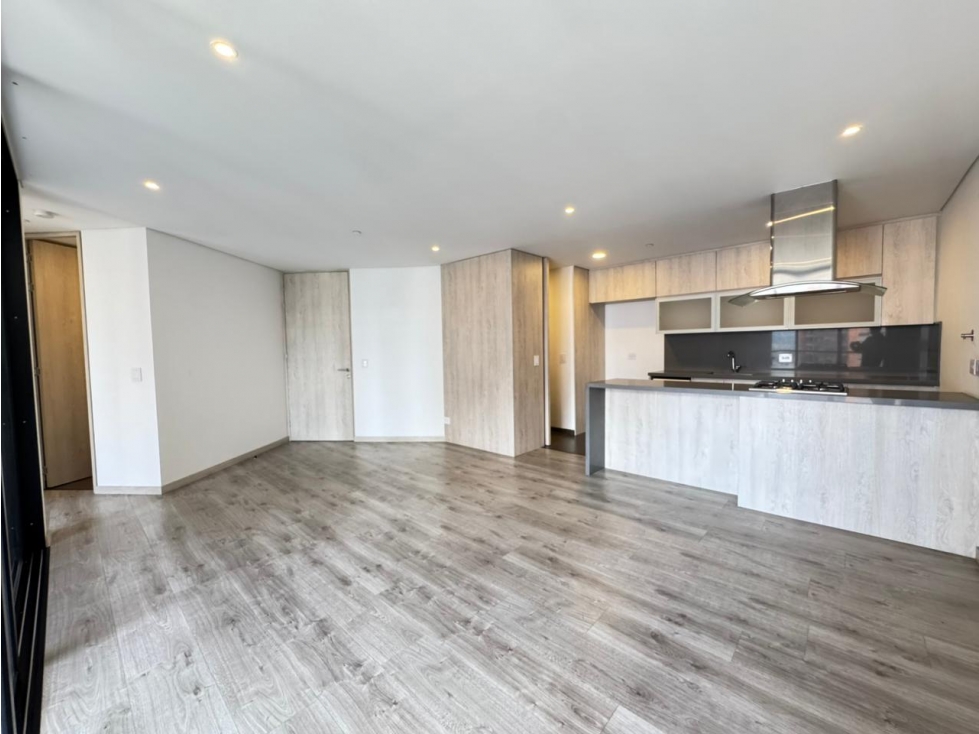 Apartamento en arriendo en El Poblado, Medellín · foto 2 de 13