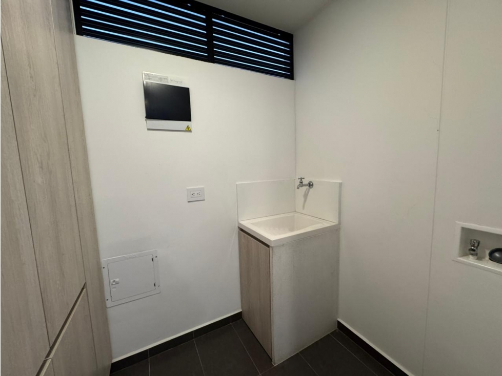 Apartamento en arriendo en El Poblado, Medellín · foto 3 de 13