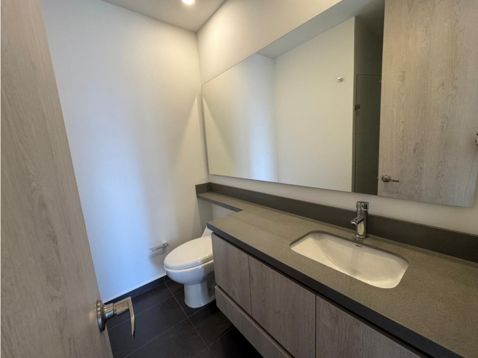 Apartamento en arriendo en El Poblado, Medellín · foto 4 de 13