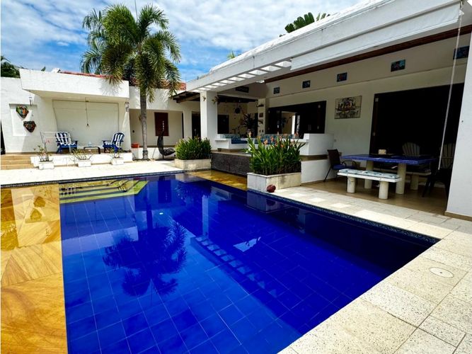 Casa de 4 alcobas en venta en Ricaurte, 1025 m² · foto 2 de 10