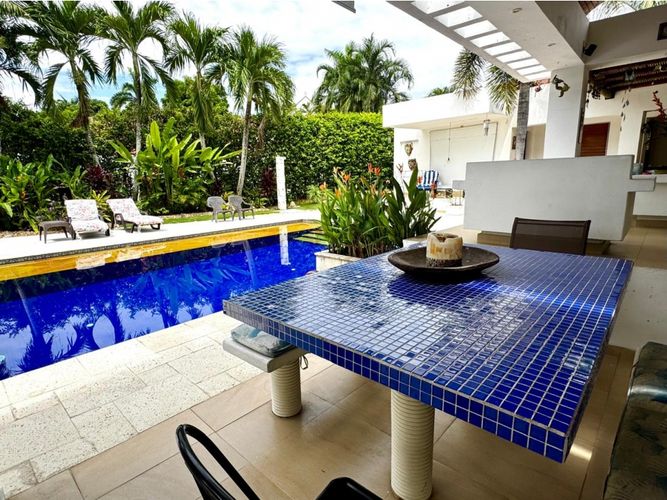 Casa de 4 alcobas en venta en Ricaurte, 1025 m² · foto 3 de 10