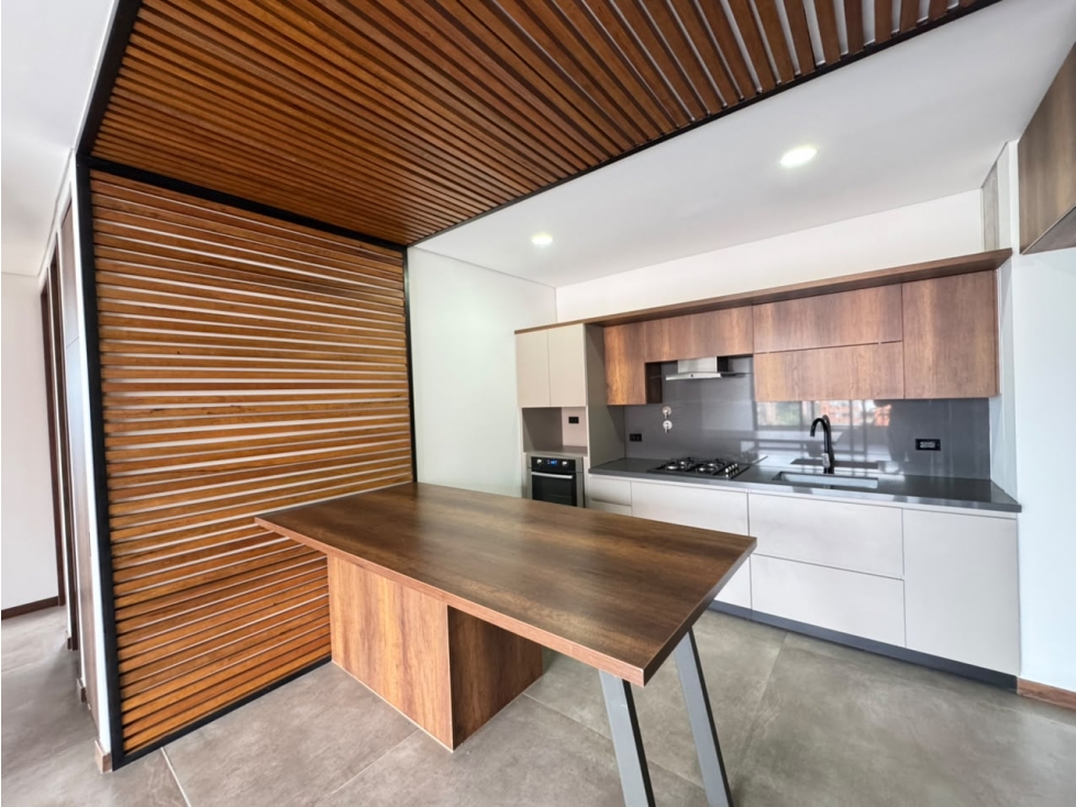 Apartamento en arriendo en El Poblado, Medellín · foto 2 de 15