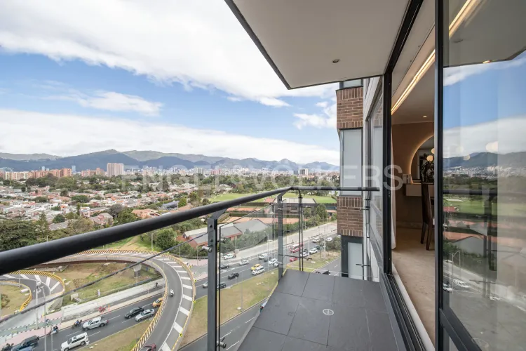 Apartamento de 3 alcobas en venta en Cerros De Niza, Bogotá, 153 m² · foto 5 de 23