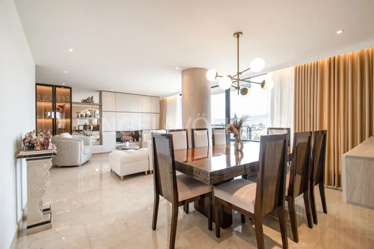 Apartamento de 3 alcobas en venta en Cerros De Niza, Bogotá, 153 m² · foto 4 de 23