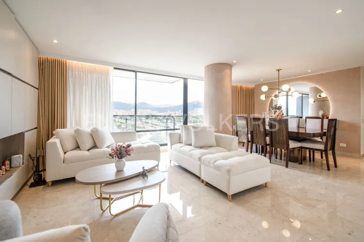 Apartamento de 3 alcobas en venta en Cerros De Niza, Bogotá, 153 m² · foto 2 de 23