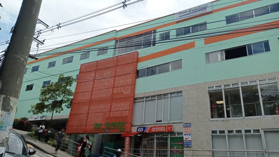 Local en arriendo en San Cristobal, Medellín, 700 m² · foto 2 de 4
