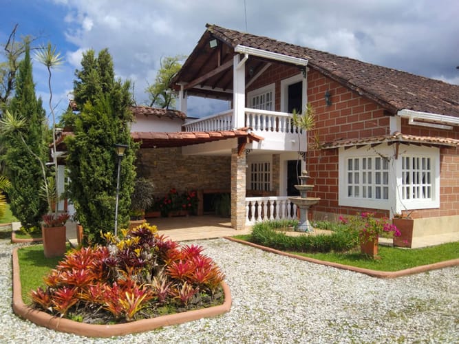Finca en venta en Cabeceras De Llanogrande, Rionegro, 2550 m² · foto 2 de 17