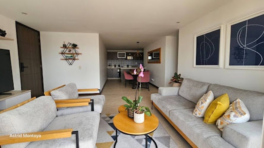 Apartamento de 3 alcobas en venta en Loma De San Jose, Sabaneta, 91 m² · foto 2 de 24