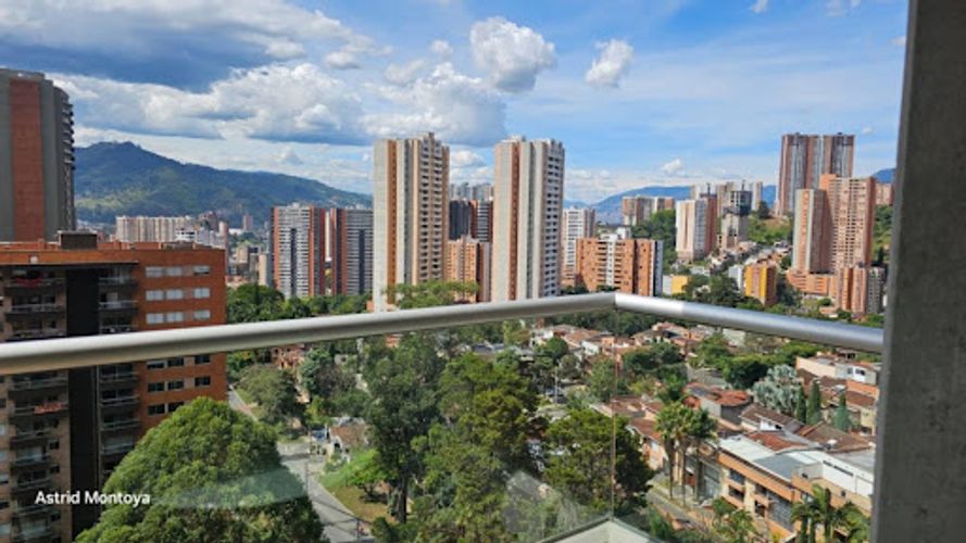 Apartamento de 3 alcobas en venta en Loma De San Jose, Sabaneta, 91 m² · foto 4 de 24