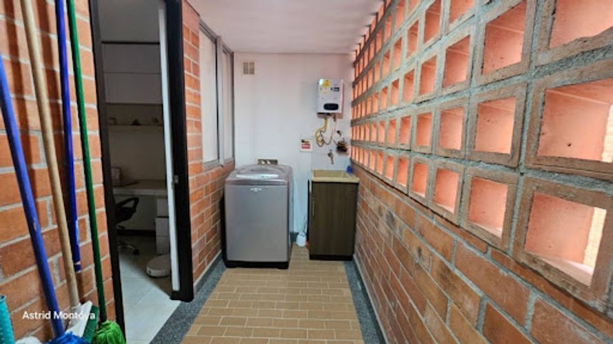 Apartamento de 3 alcobas en venta en Loma De San Jose, Sabaneta, 91 m² · foto 22 de 24