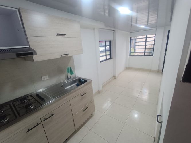 Casa de 8 alcobas en venta en Ub. Techo Bavaria, Bogotá, 280 m² · foto 9 de 20