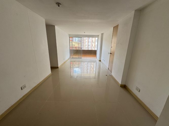 Apartamento de 3 alcobas en venta en Entreamigos, Sabaneta, 72 m² · foto 2 de 21