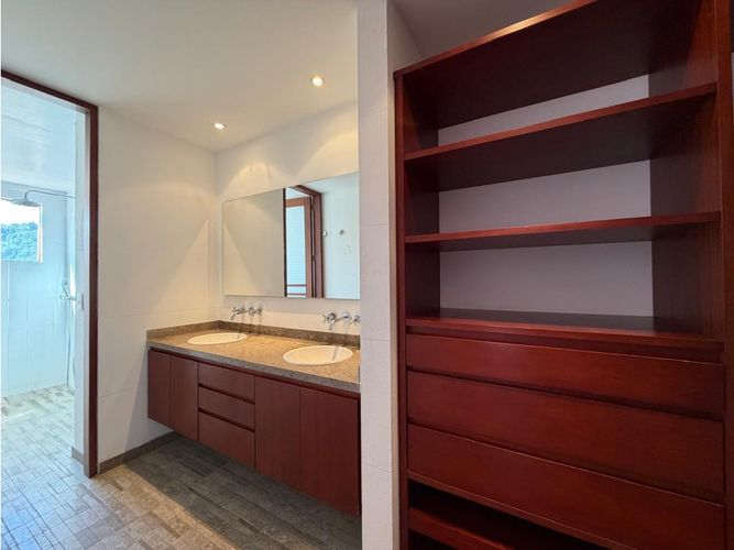 Apartamento de 3 alcobas en venta en Santa Ana, Bogotá, 205 m² · foto 9 de 17