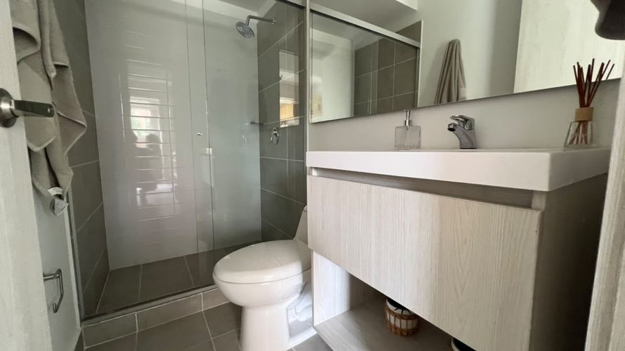 Apartamento de 2 alcobas en venta en Las Lomitas, Sabaneta, 64 m² · foto 16 de 17