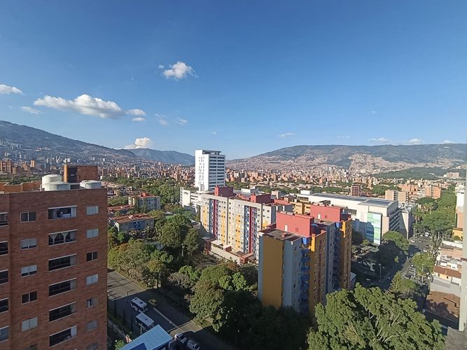 Apartamento de 3 alcobas en arriendo en Laureles, Medellín, 110 m² · foto 2 de 20