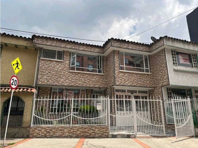Casa en venta en Quinta Paredes, Bogotá · foto 2 de 24