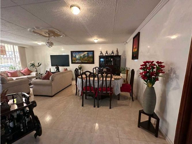 Casa en venta en Quinta Paredes, Bogotá · foto 7 de 24