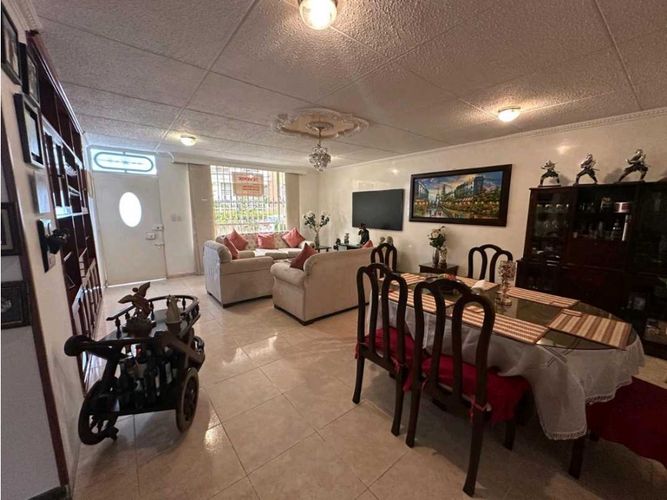 Casa en venta en Quinta Paredes, Bogotá · foto 8 de 24