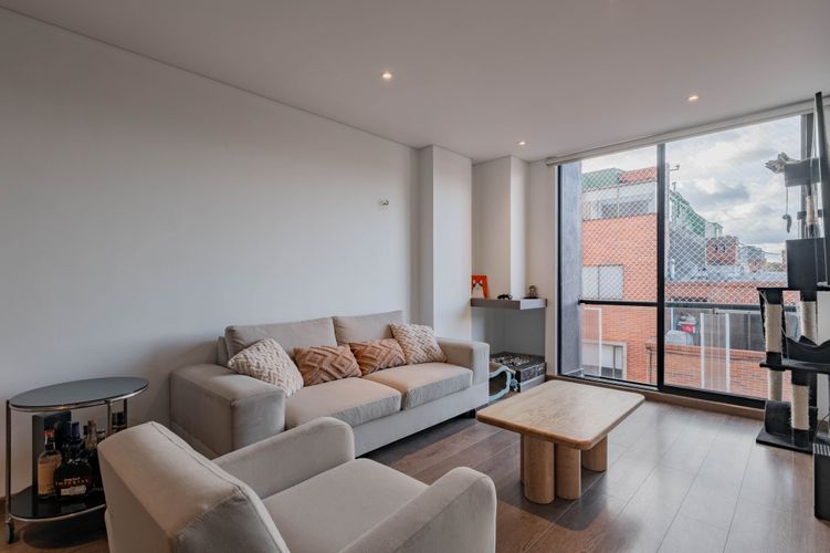 Apartamento de 1 alcoba en venta en Santa Barbara Occidental, Bogotá, 62 m² · foto 2 de 18