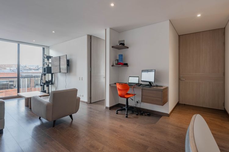 Apartamento de 1 alcoba en venta en Santa Barbara Occidental, Bogotá, 62 m² · foto 3 de 18