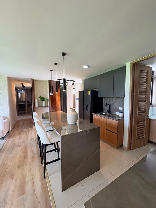 Apartamento de 3 alcobas en venta en San Jose De Usaquen, Bogotá, 144 m² · foto 2 de 15