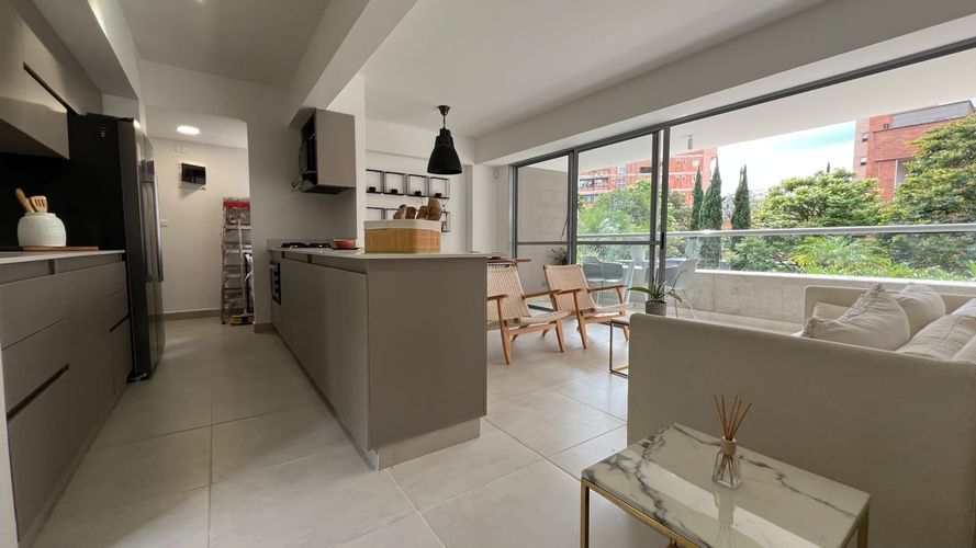 Apartamento de 3 alcobas en venta en Las Lomitas, Sabaneta, 87 m² · foto 2 de 7