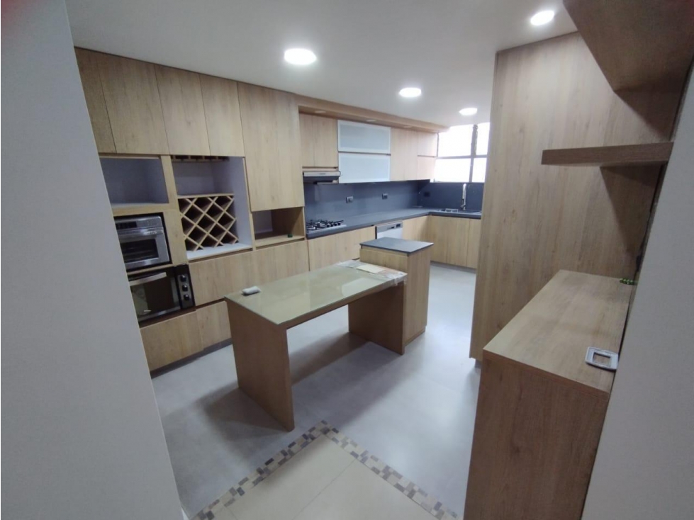 Apartamento en Arriendo en Jardines, Envigado en Envigado, de Arrendamientos Giraldo Posada