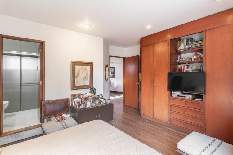 Apartamento de 8 alcobas en arriendo en Quinta Camacho, Bogotá, 291 m² · foto 10 de 20