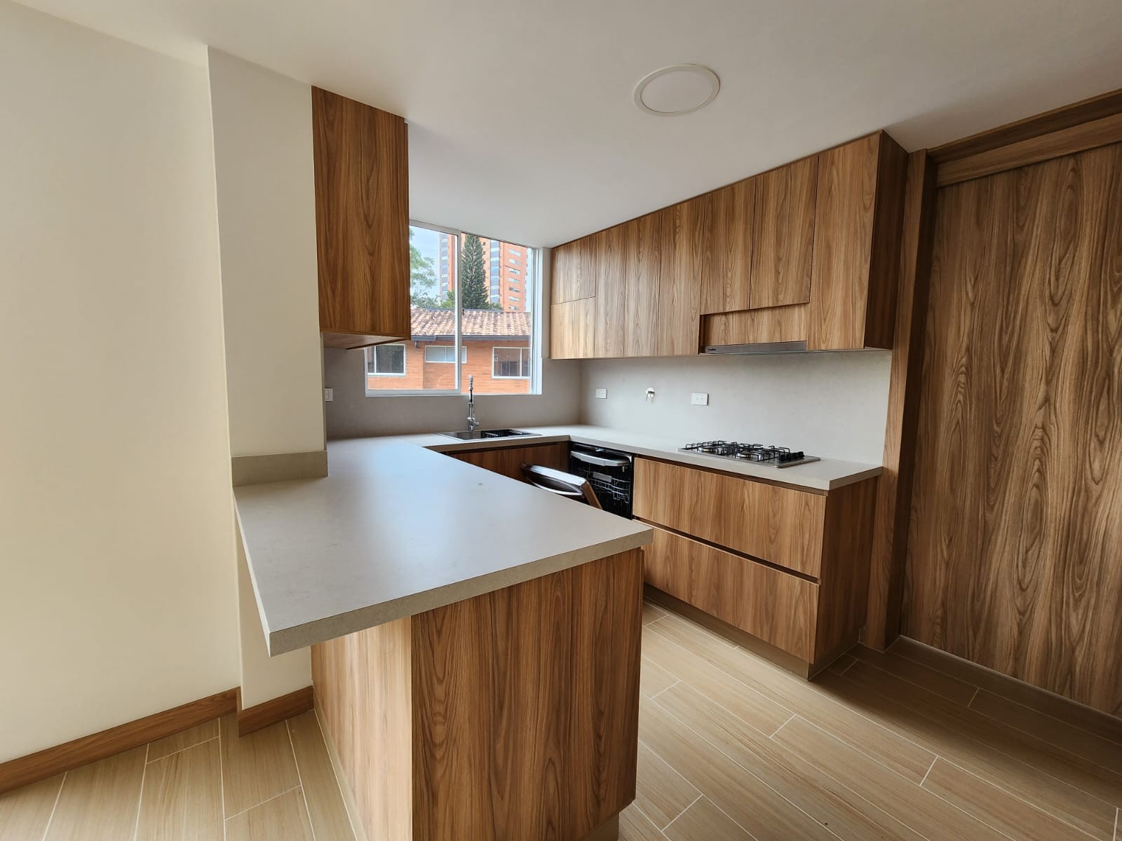 Casa en arriendo en El Poblado, Medellín · foto 5 de 19