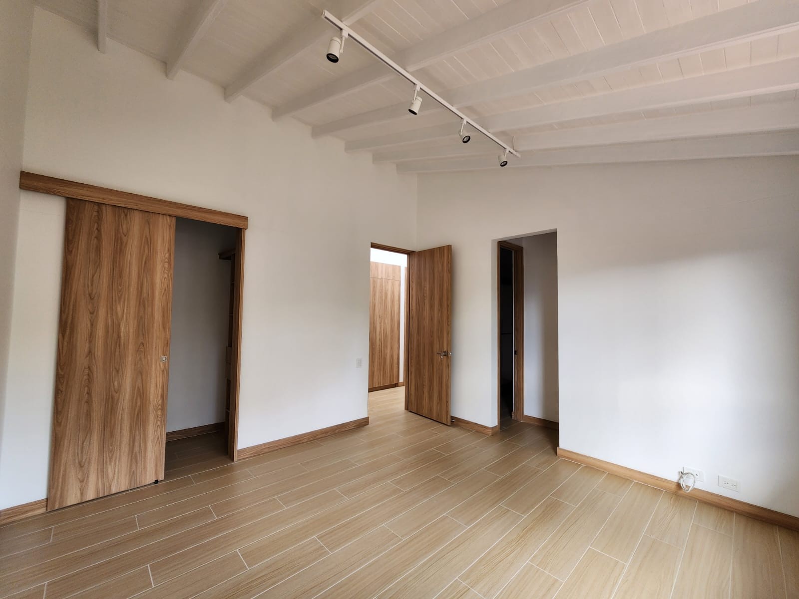 Casa en arriendo en El Poblado, Medellín · foto 10 de 19