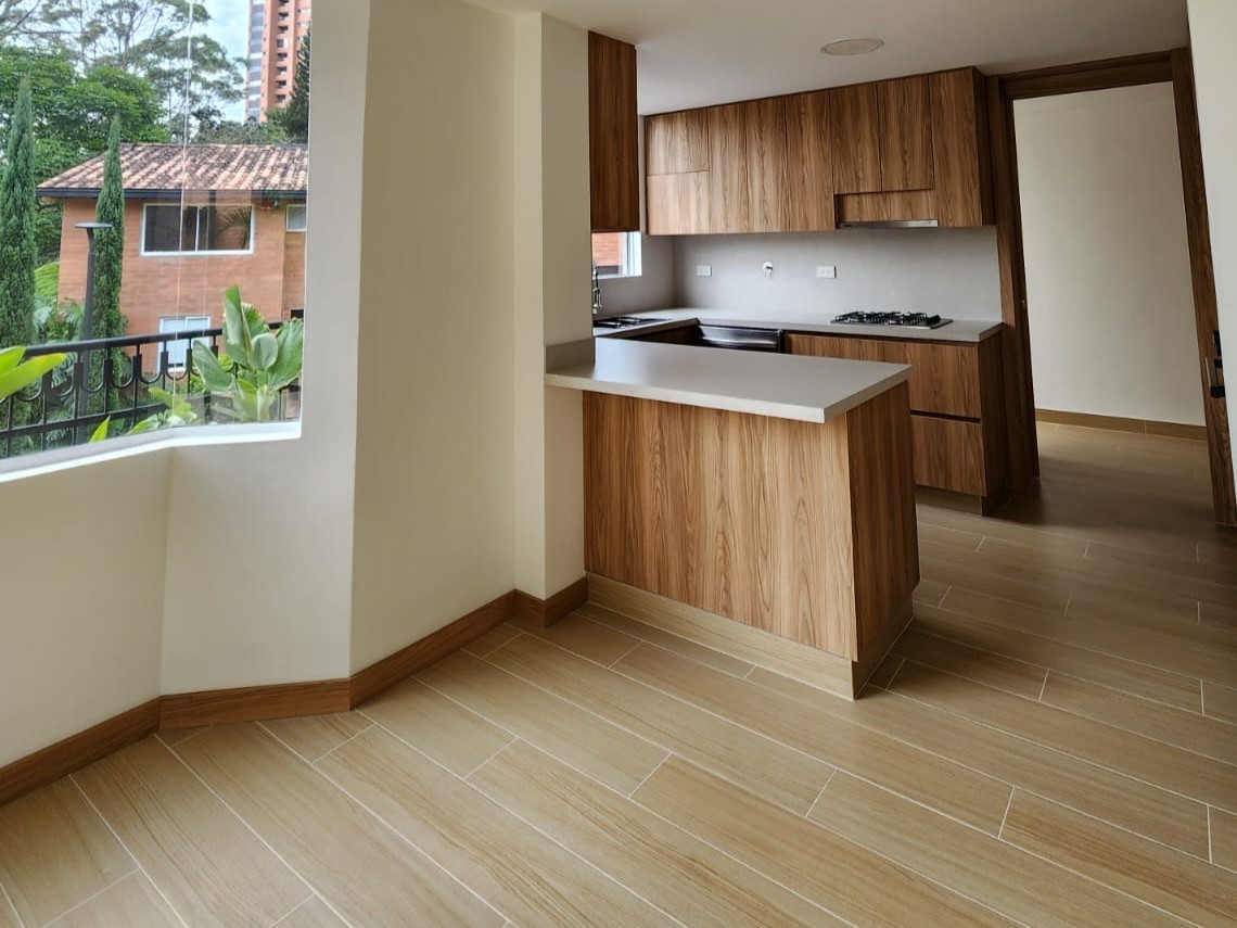 Casa en arriendo en El Poblado, Medellín · foto 3 de 19