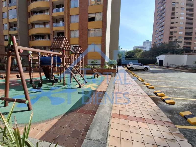 Apartamento en venta en El Poblado, Medellín · foto 8 de 23