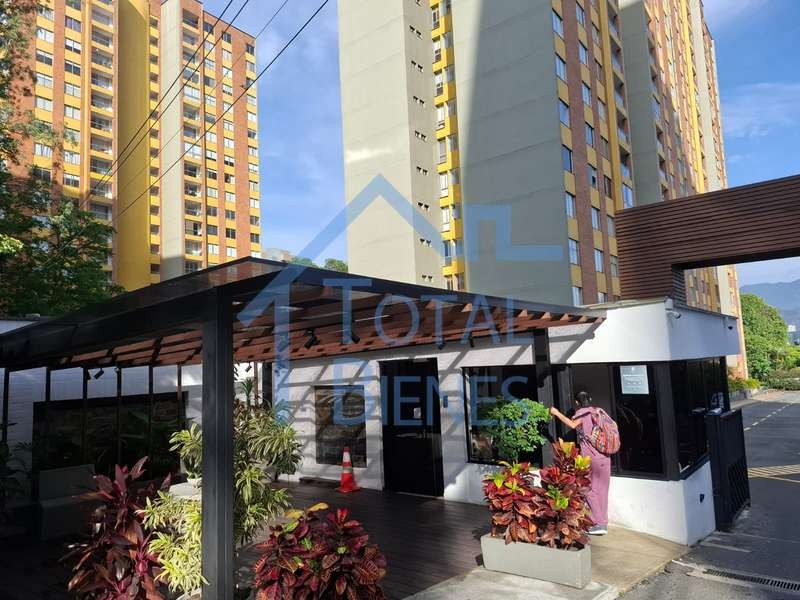 Apartamento en venta en El Poblado, Medellín · foto 3 de 23