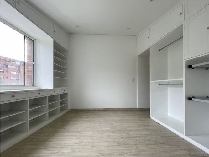 Apartamento de 2 alcobas en venta en Santa Barbara, Bogotá, 63 m² · foto 3 de 10