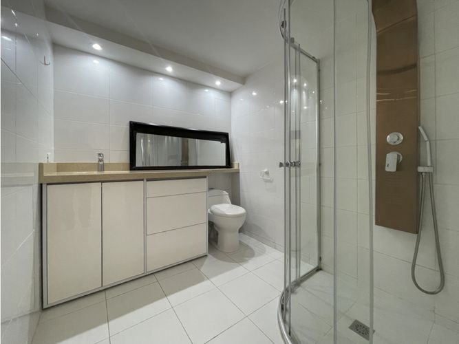 Apartamento de 2 alcobas en venta en Santa Barbara, Bogotá, 63 m² · foto 4 de 10
