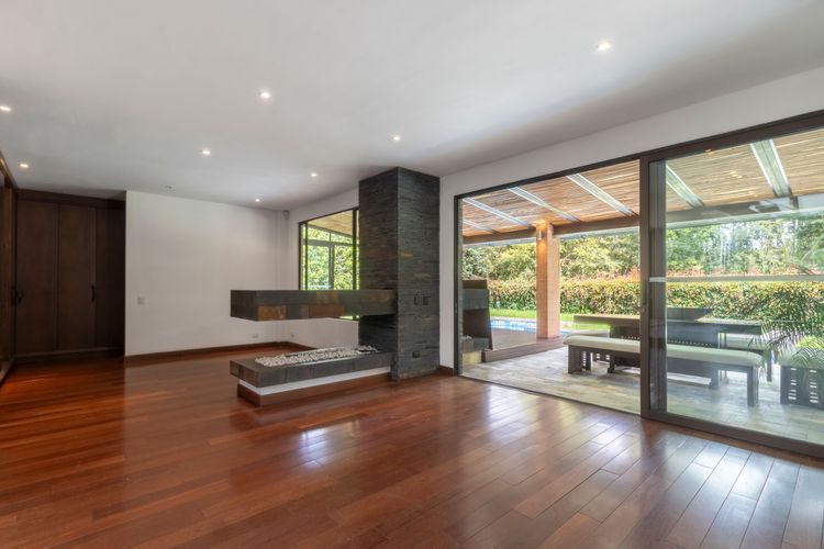 Casa de 5 alcobas en venta en Aposentos, Sopó, 400 m² · foto 2 de 20
