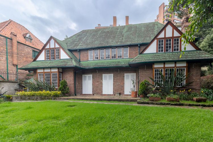 Casa de 5 alcobas en venta en Los Rosales, Bogotá, 512 m² · foto 2 de 20
