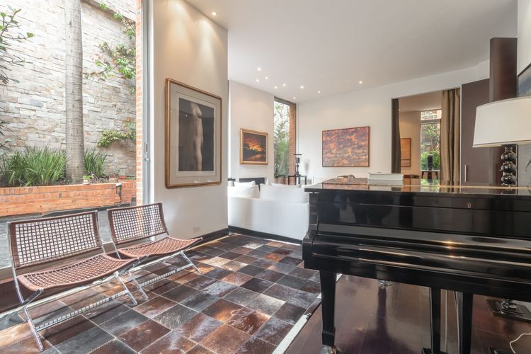Casa de 3 alcobas en venta en Los Rosales, Bogotá, 482 m² · foto 2 de 20