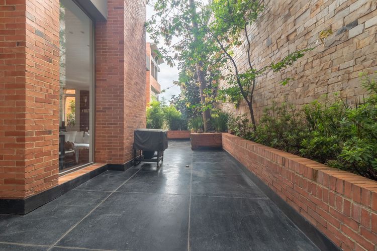 Casa de 3 alcobas en venta en Los Rosales, Bogotá, 482 m² · foto 3 de 20