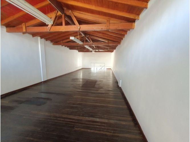 Bodega en arriendo en La Candelaria, Medellín, 218 m² · foto 2 de 12