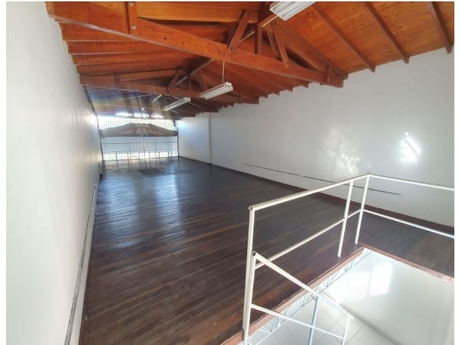 Bodega en arriendo en La Candelaria, Medellín, 218 m² · foto 3 de 12