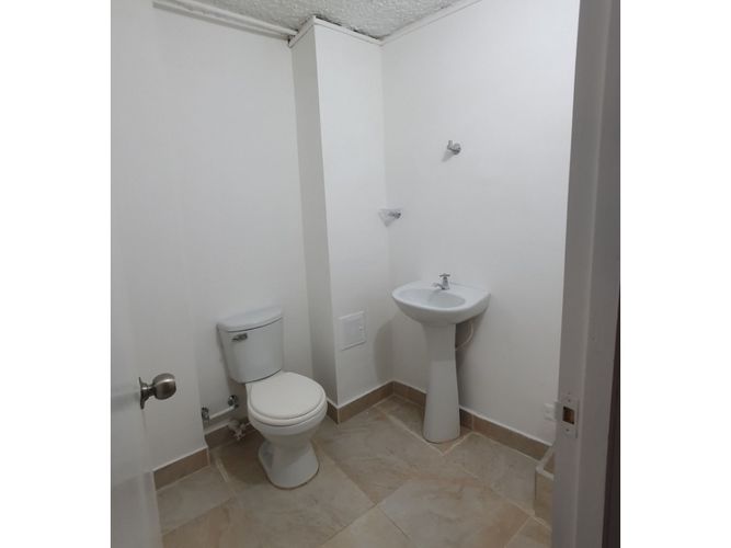 Bodega en arriendo en La Candelaria, Medellín, 218 m² · foto 10 de 12