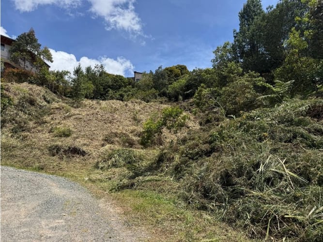 Lote en venta en Carrizales, Envigado, 1748 m² · foto 2 de 10