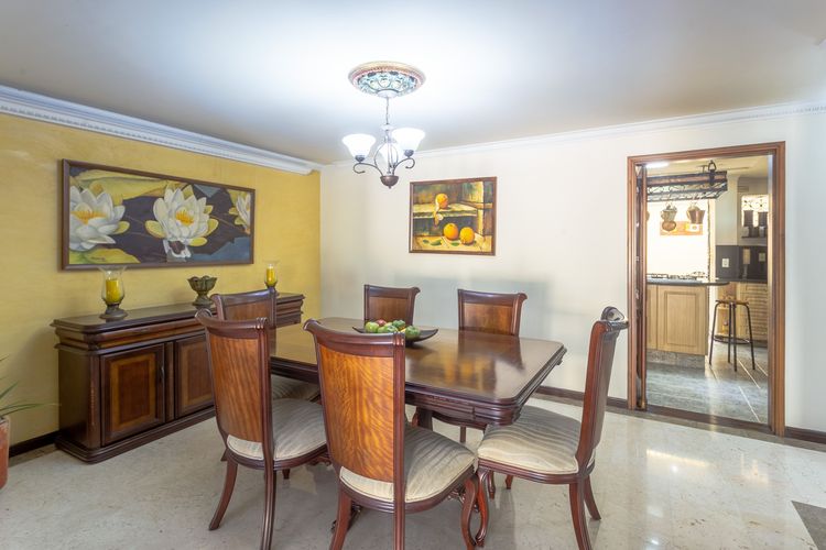 Casa de 5 alcobas en venta en El Poblado, Medellín, 267 m² · foto 8 de 20