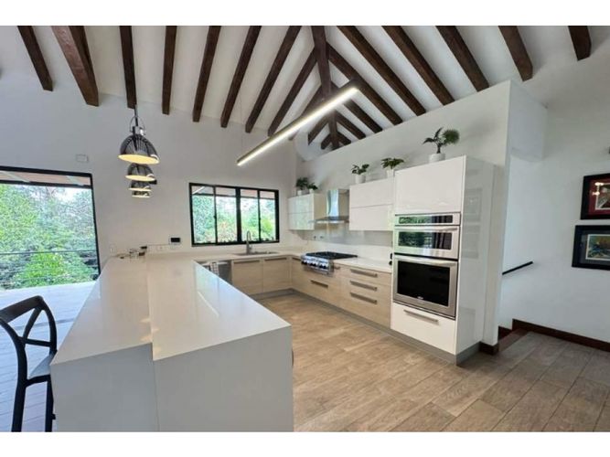 Casa de 4 alcobas en venta en Cabeceras De Llanogrande, Rionegro, 704 m² · foto 2 de 18
