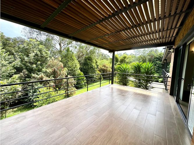 Casa de 4 alcobas en venta en Cabeceras De Llanogrande, Rionegro, 704 m² · foto 3 de 18